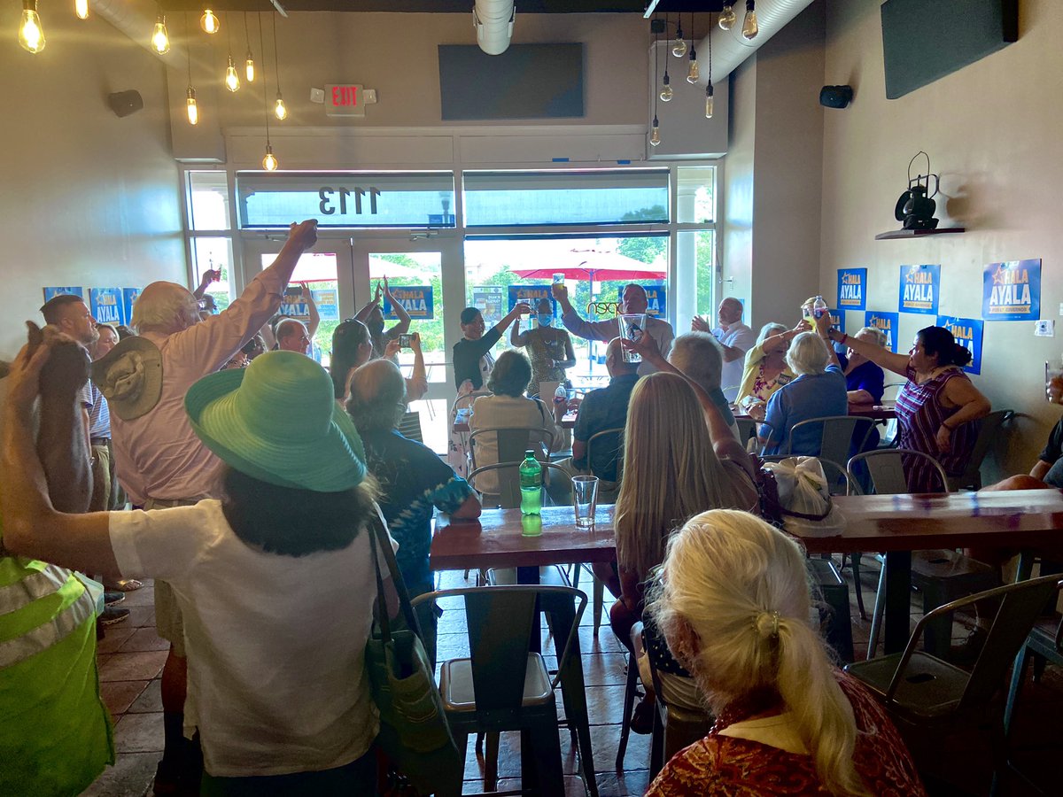 HalaAyala's tweet photo. Cheers to @MarkWarner, protecting the 28th, flipping the 88th and keeping Virginia blue! 🍻 

Thank you, Fredericksburg! https://t.co/DozWiCXETk