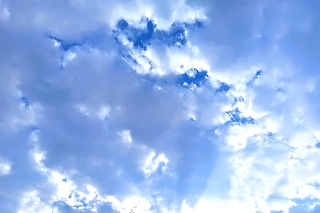 Tomurcuk_HM's tweet photo. Bulutlar hayallerimin yastığı  ☁️🌤️
#İyiGeceler ❣️ https://t.co/ivR5zyIBf1