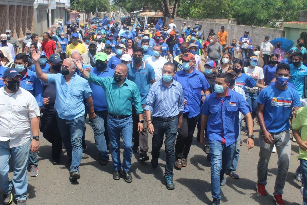 manuelrosalesg's tweet photo. #24Jul Seguimos recorriendo el #Zulia, escuchando a la gente, alimentando la esperanza en el cambio que se impulsará desde los municipios y regiones para transformar el país. Hoy la gente de #DomitilaFlores en #SanFco demostró su compromiso con un futuro de paz y progreso. https://t.co/wTUZDTlLbM