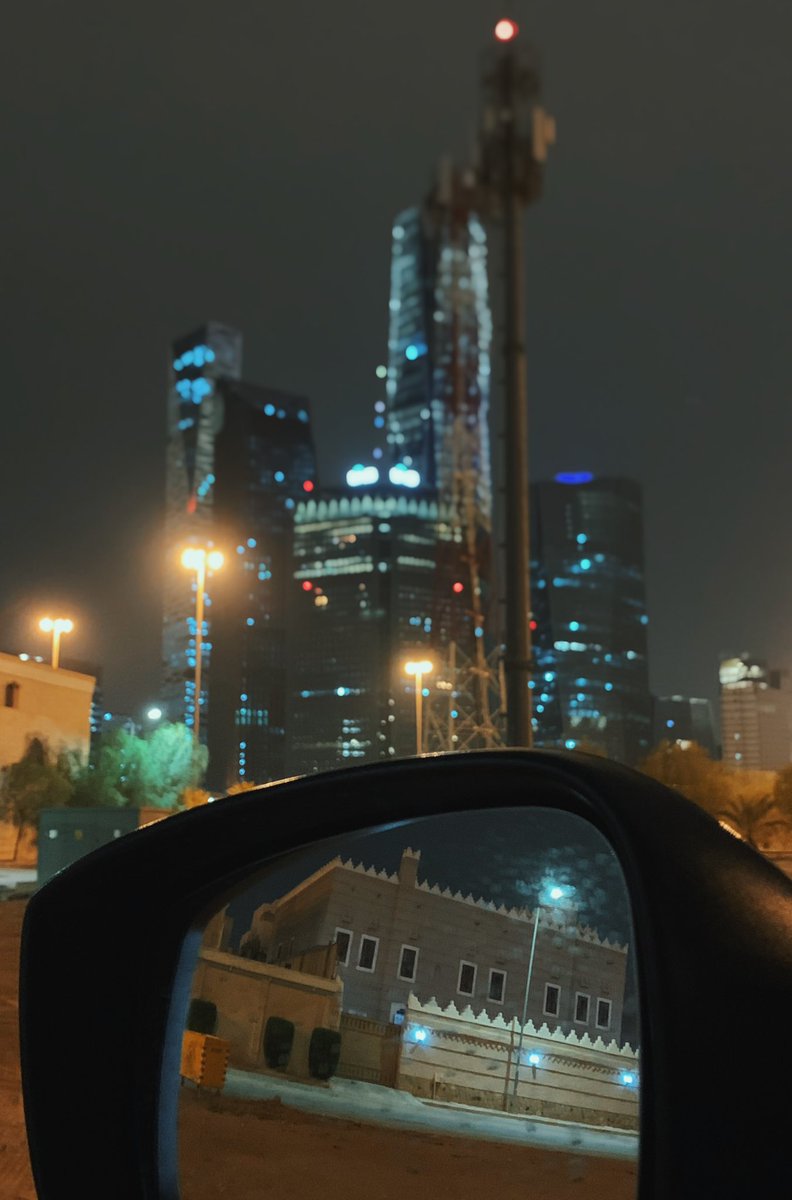 LocalVoids's tweet image. مابين الماضي والحاضر