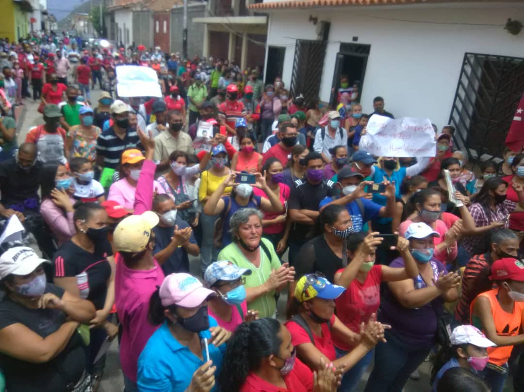 ASN_HC's tweet photo. #EsNoticia | El candidato de la Revolución @HugoCabezas78 tuvo un reencuentro con la "Tierra de la Amable Libertad" #Carache, el pueblo le brinda su apoyo incondicional a la fiesta electoral del #8Ago
#SiEsHugoSi #ElRetorno #PSUV #HugoEsAmor #ConHugoSi #BolívarInmortal #24Jul https://t.co/zYHazhaZa4