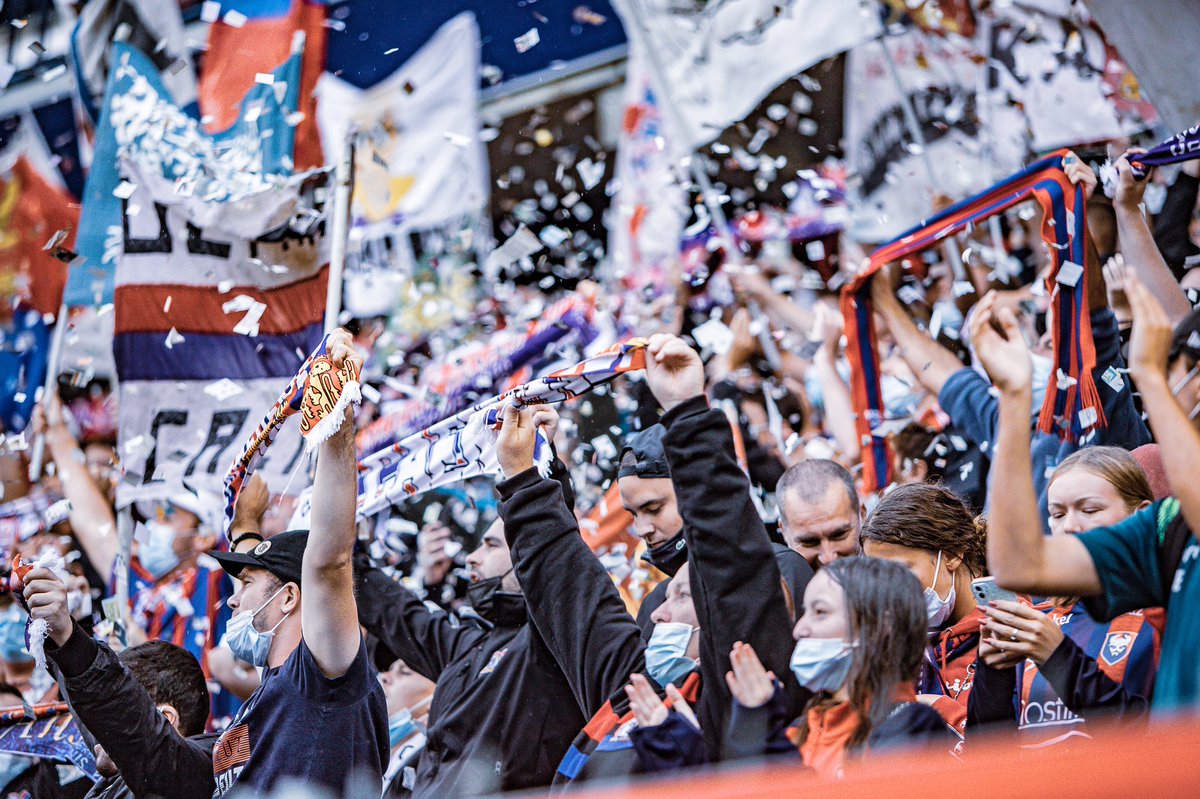 Malherbe_inside's tweet image. [THREAD PHOTOS 📸]

Vous étiez beaux ce soir en Borrelli ! On a tenté de prendre du monde en photo, si vous reconnaissez des supporters, n’hésitez pas à les identifier ! 🔴🔵 #SMCRAF