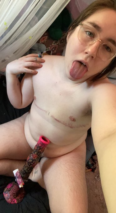 I woke up like this 🥰✨ https://t.co/XfphIfuXoB<a href="/tag/pdx"class="tags"><span>#pdx</span></a><a href="/tag/femmedom"class="tags"><span>#femmedom</span></a>