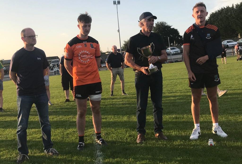 Congratulations to <a href="/TubberCoOffaly/">Tubber GAA</a>,  winners of the <a href="/BrosnaPress/">Brosna Press</a> Division 2 Football League Final this evening. 
Pictured at the presentation were Diarmuid Guinan, Brosna Press; Lee Colgan, captain; Joe Higgins, Offaly GAA County Board; and Ronan Farrell