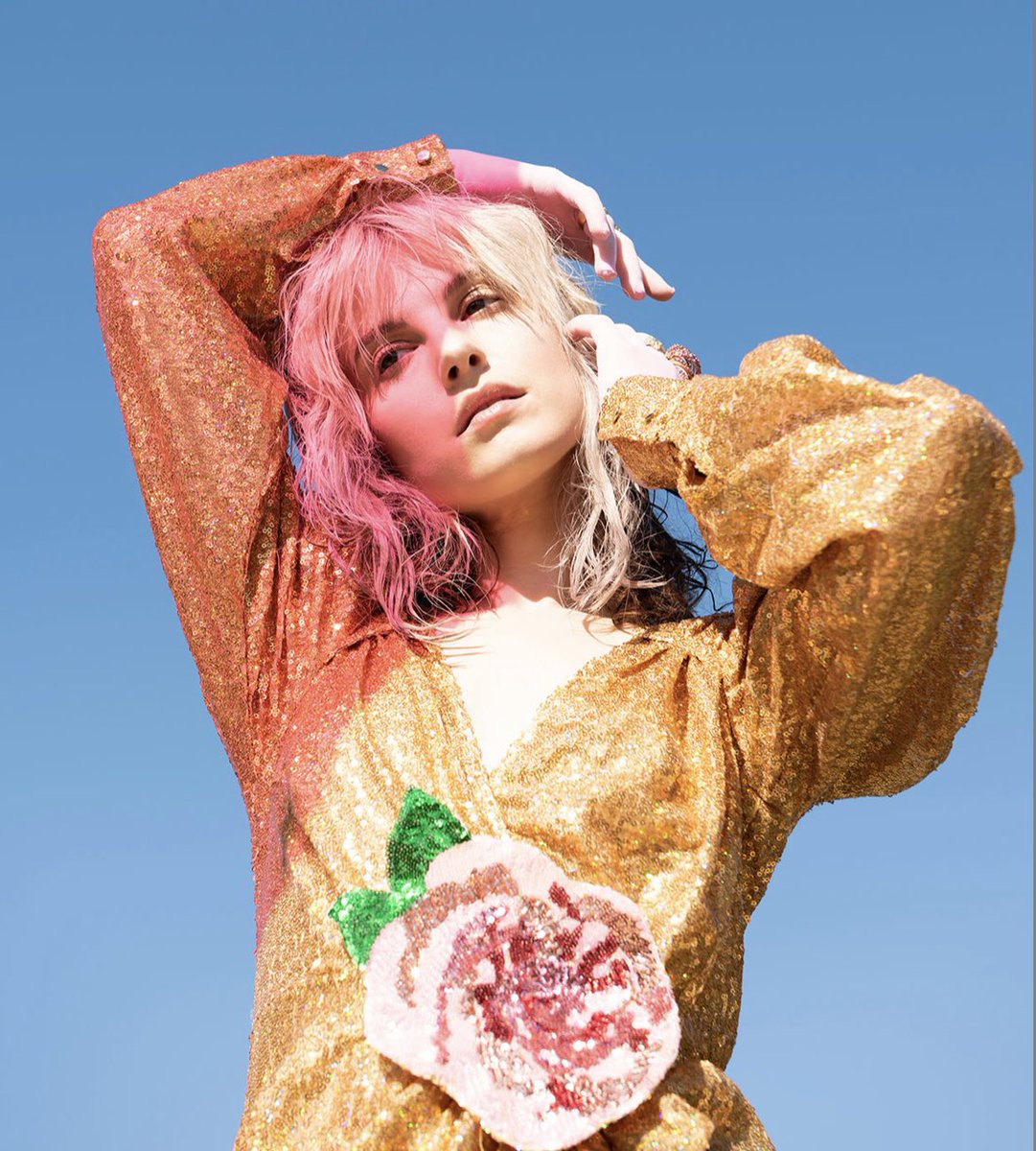 YELYAHPOI's tweet photo. she looked so beautiful in this pfa photoshoot https://t.co/Ukg6EDWY8g
