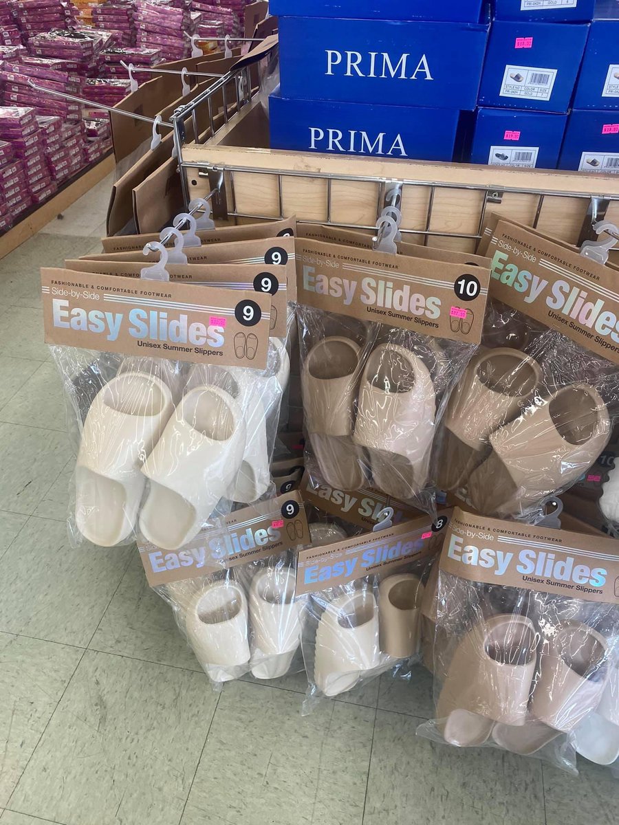 LandoSoReal's tweet image. Yeezy Slides??! Nah these Easy Slides 😂