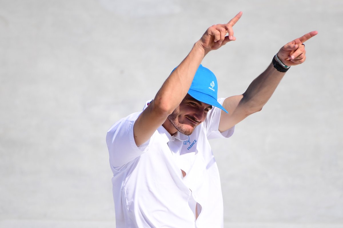 EquipeFRA's tweet photo. 🚨🇫🇷 Pour la première olympique du skateboard, deux Français se qualifient pour les finales de street !

On les retrouve en finale dès 5h30 (UCT+2🇫🇷) 

#AllezLesBleus #UneSeuleEquipe https://t.co/rw3yT2G5eJ