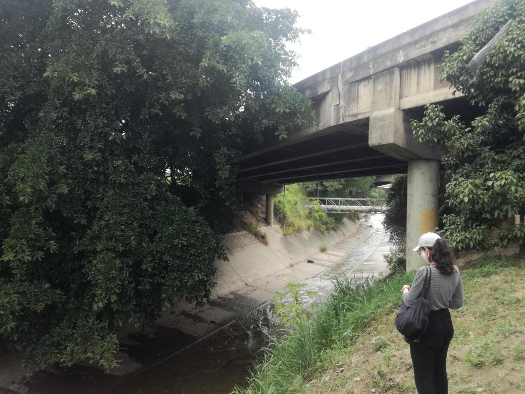 azidaniela's tweet photo. Maravillada y agradecida con esta oportunidad de recorrer #Caracas desde El Guaire. Gracias @enlace_arq @CiudadLab @elisacsilvag @caracasapie ##ElGuaireEsElHilo #SomosGuaire
Gracias también @EuLedezma, te extrañé. https://t.co/9fyc9FEoDD