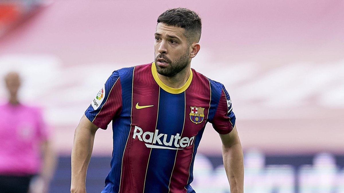 Polyccio8's tweet photo. 🚨 JORDI ALBA RECELA DE LA REBAJA SALARIAL Y LAPORTA DA VOZ DE ALARMA

💥 El club plantea la reducción de hasta un 50% del sueldo en la próxima temporada y no hay unanimidad en la plantilla. 

⚠️ Jordi Alba es el más reticente. No lo ve claro.

(Vía @elconfidencial) #FCBlive #FCB https://t.co/fL0gCpY6VK