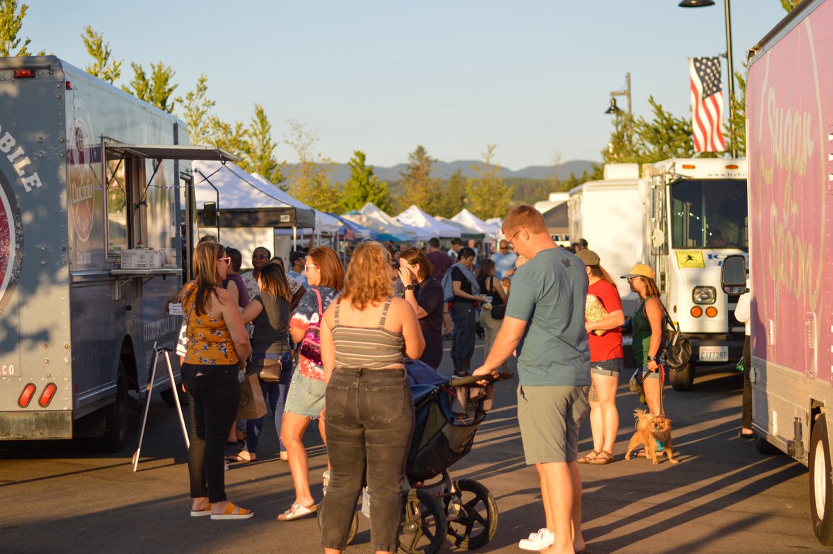 TenTrails's tweet photo. Thanks to everyone who attended our Sunset Market last night! We had a great time seeing all the kids playing on the giant slide and in the bouncy house! 

Mark your calendars for our next Sunset Market event on August 27th from 6 to 9pm. https://t.co/zVF2L0QVdm