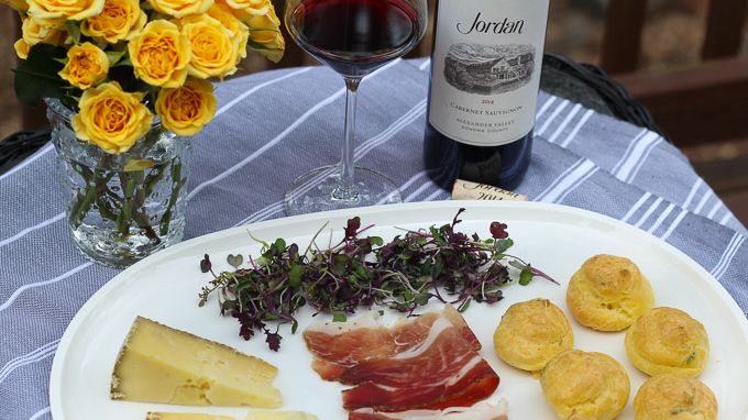 Are you ready for #NationalWineandCheeseDay tomorrow? Start with <a href="/always_ravenous/">Jane Niemeyer</a>'s guide to pairing with our wines: bit.ly/3eNQqgR.