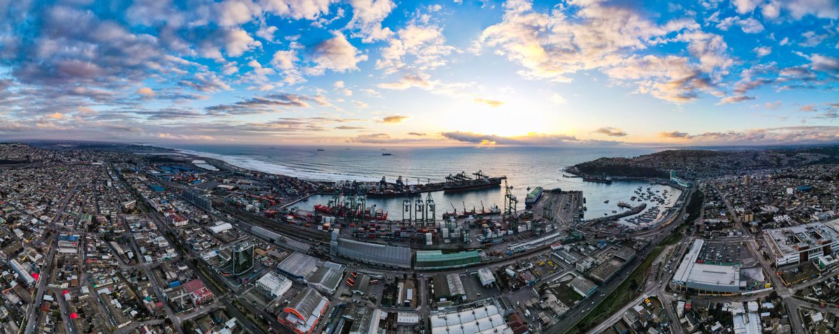 #sunset en el #PuertodeSanAntonio <a href="/Off_Valpo/">ex-Marino</a> <a href="/_Paisajes_/">Paisajes Increíbles</a> <a href="/Oriettaf/">#EnUnEternoLapsus ❤</a> <a href="/Maria_Viviana/">Viviana María 🪐</a> <a href="/Cp_Quintero/">CapuertoQuintero</a> <a href="/Capuertovalp/">Capuerto Valparaíso 🇨🇱🇨🇱🇨🇱</a> <a href="/alecita1968/">Ale 💚⚽️🐾</a> @ELTIEMPOCHV