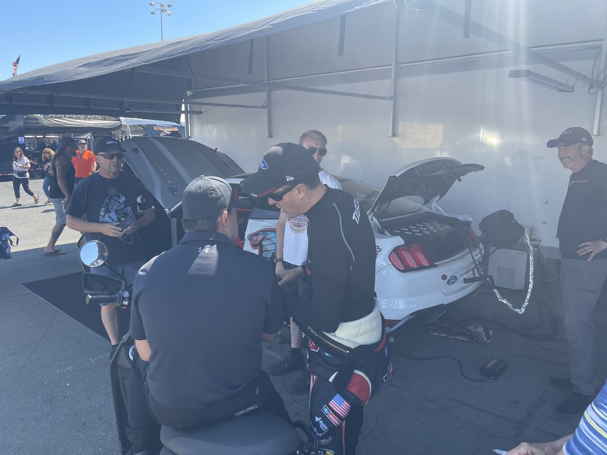 LaneMccue's tweet photo. Can’t tell if there are sharing information or miss-information.  Who is fastest?  @Tasca3  @TonyStewart #Fordperformance #cobrajet1400 https://t.co/Q2x9A4IVBx