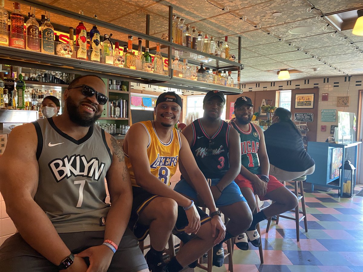 BC_PSK's tweet photo. Gang minus a few in south beach https://t.co/9AEAnIcJig