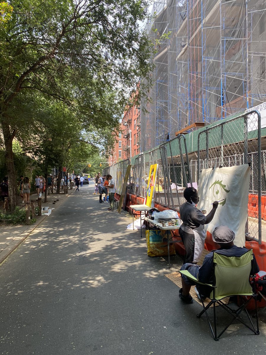 ElizabethStGrdn's tweet photo. Be a Lover Fest block party at Elizabeth Street Garden. Can’t remember the last block party in Little Italy, but it feels good. #BeALover #ElizabethStreetGarden #SaveESG #CommunityGarden https://t.co/cbN5P2RDNA