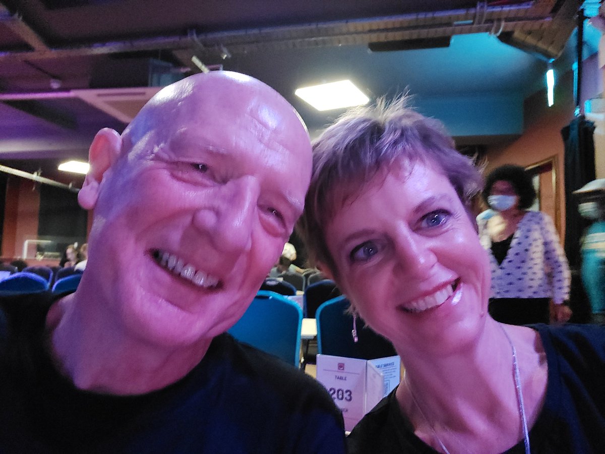 scribestaples1's tweet photo. Live comedy with an old friend at @HenAndChicken with @dalisochaponda. Look how deliriously happy we are to be out! 
#comedy #livecomedy #henandchicken https://t.co/S40XZJ33xM