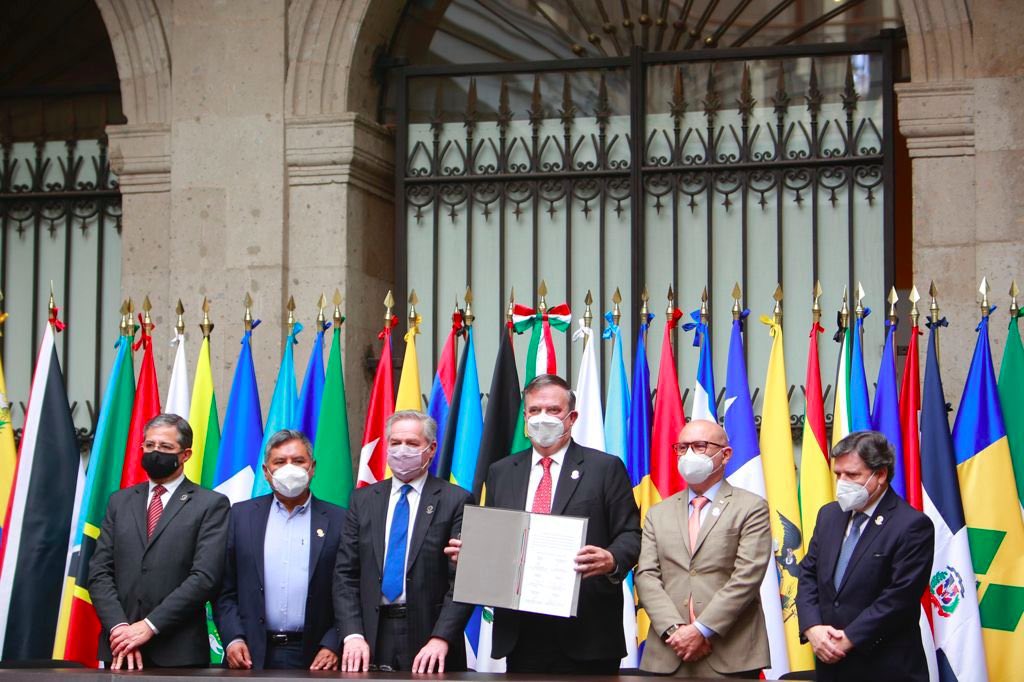 felipe_sola's tweet photo. CELAC | Hoy suscribimos una declaración conjunta para la creación de la Agencia Latinoamericana y Caribeña del Espacio (ALCE). Es un inmenso paso para la región. Es la afirmación de que la cuestión espacial y satelital trasciende nuestras fronteras. El camino es la cooperación. https://t.co/5oEhpxoQG8