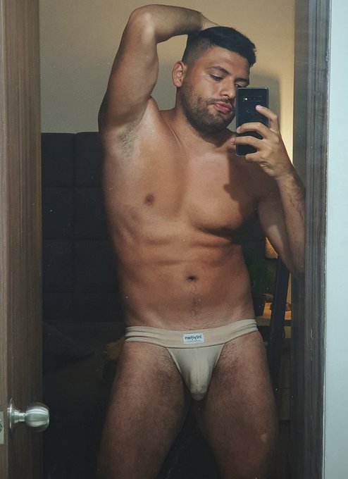 hello? come here https://t.co/InpZYGeV4H lets talk tonight https://t.co/jZbnAr1it6
