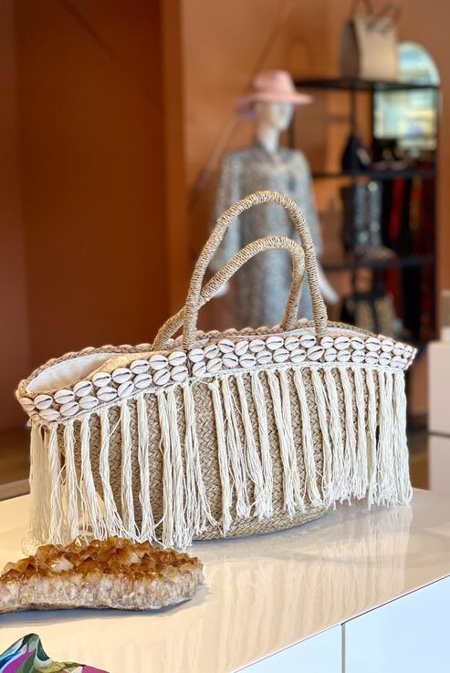 Este verano ☀️ luce increíble a donde quiera que vayas con nuestras colecciones. #ss21 #accessories #summer