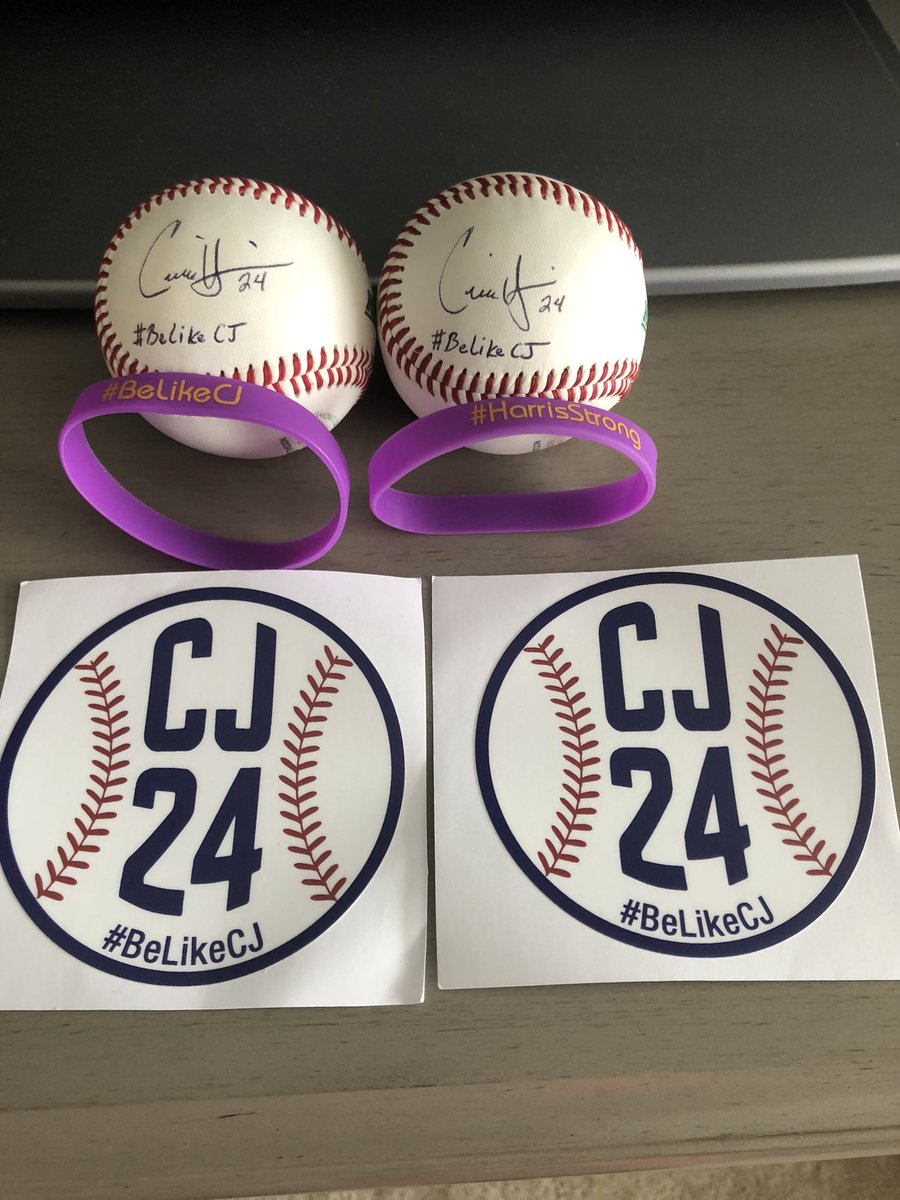 CoachMatthew88's tweet photo. Huge S/O to @CedrickHarris11 for the blessing me with these awesome gifts in support of him, his family, and foundation! Thank you my brother! #BeLikeCJ #HarrisStrong https://t.co/91kjt5lvGv