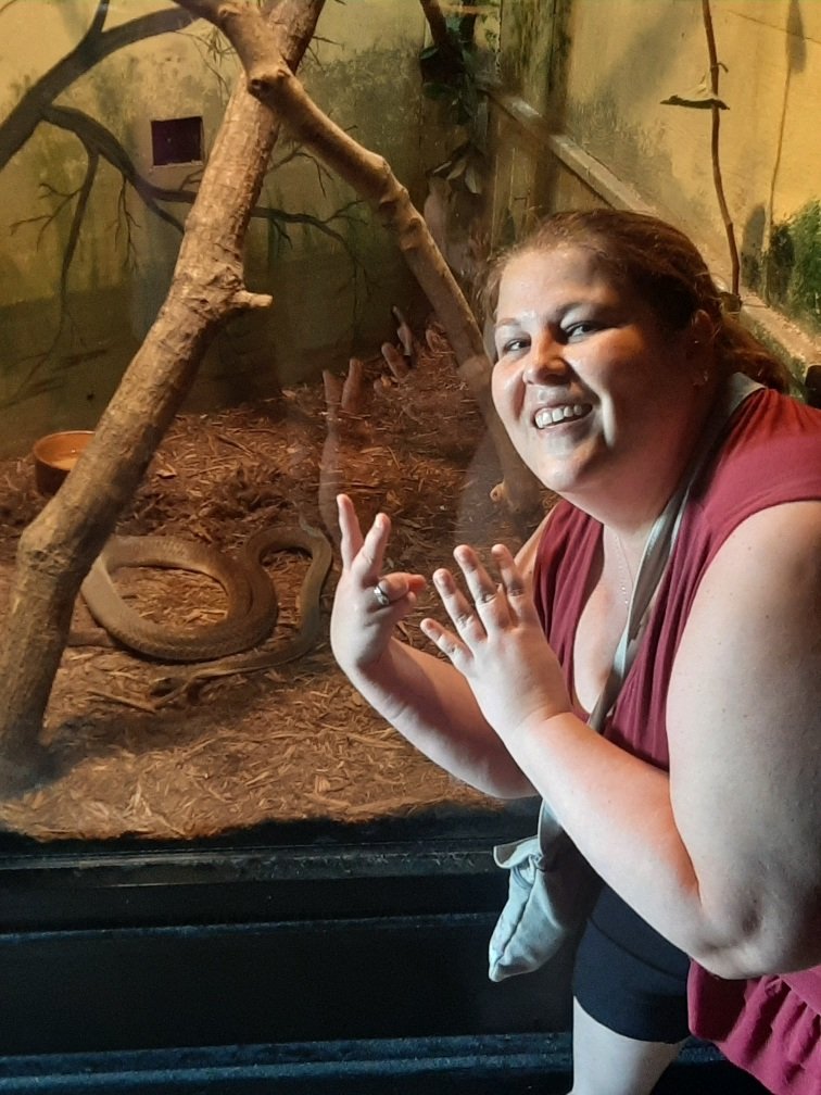 pucks2thenet's tweet photo. Posing with a black mamba 🐍 #KOBE #KobeBryant #KobeRIP #BlackMamba https://t.co/ChQVFwVeZa