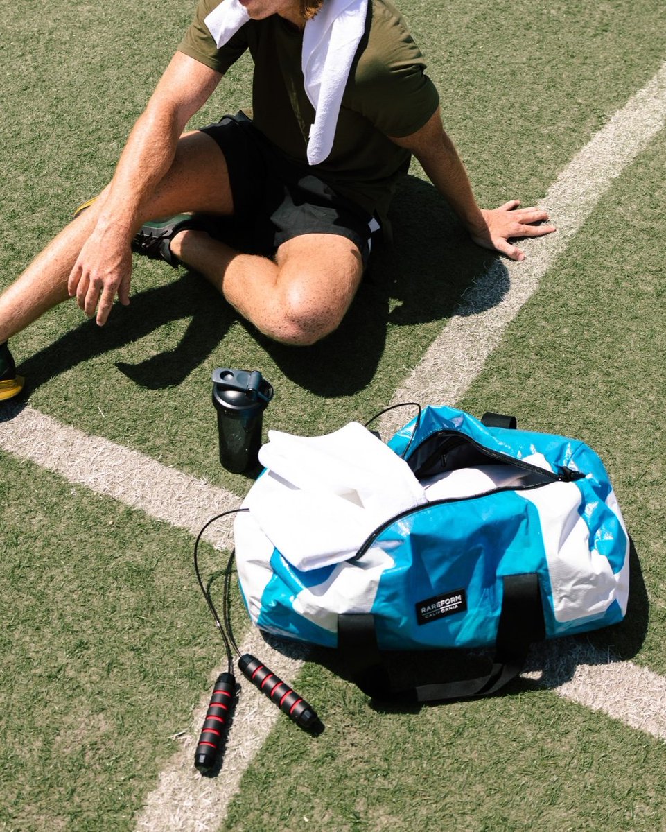 RAREFORM's tweet image. Water resistant and ready to stash the evidence of a solid sweat sesh. Nobody will know.

#WeekenderDuffle #stowandgo #howwilltheyknow
pc: @tylernixcreative