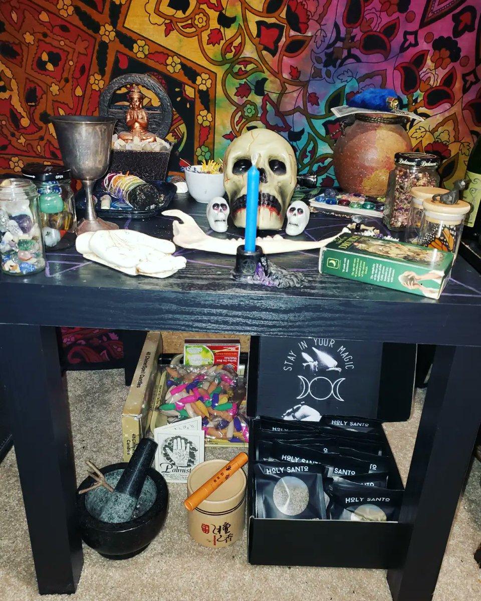 SmashVon's tweet photo. 💀🦇👻🕷🦋Current look of my bed side altar ~ got some new things for bday. #witch #witchy #altar #bones #tarot #palimistry #necromancy #spiritwork  #nature  #alchemy   #flowers https://t.co/yZcOPO1eHw