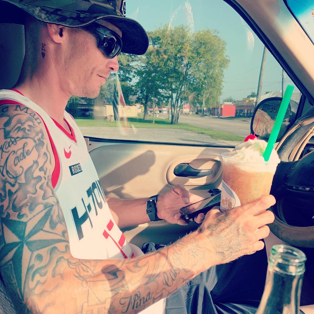 iCautiouscactus's tweet photo. Iโve found so many alternatives to consuming alcohol ๐๐ผ #soberlife #lifeisgorgeous #thankyouGod #LoveIslandUSA #clamatopreparado #rootbeerfloat https://t.co/B2Z9uEhdi3
