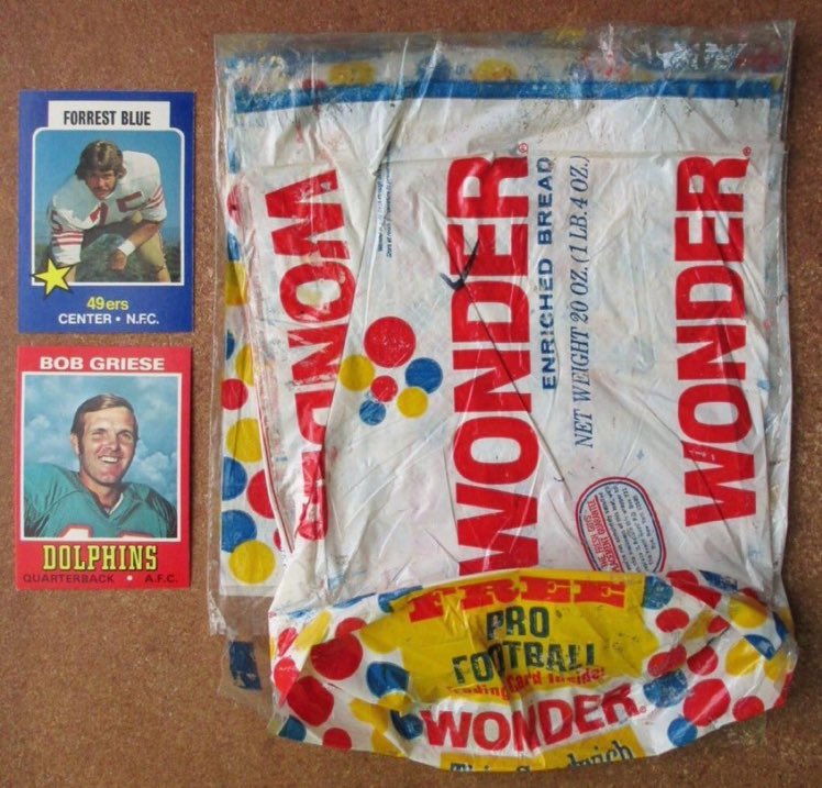 Super70sSports's tweet photo. Don’t tell me the world wasn’t a better place when football cards came with your bread. https://t.co/Mz7vk2EtvQ