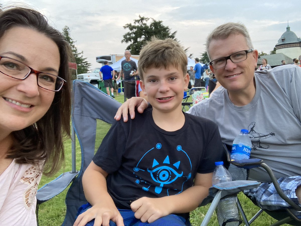 RoadrunnerLMC's tweet photo. Trying to “live a life less ordinary” and make the most of my time with these guys! #lifeextraordinary @carbonleaf #maymont #summerconcert https://t.co/E3Cxcuq9aT