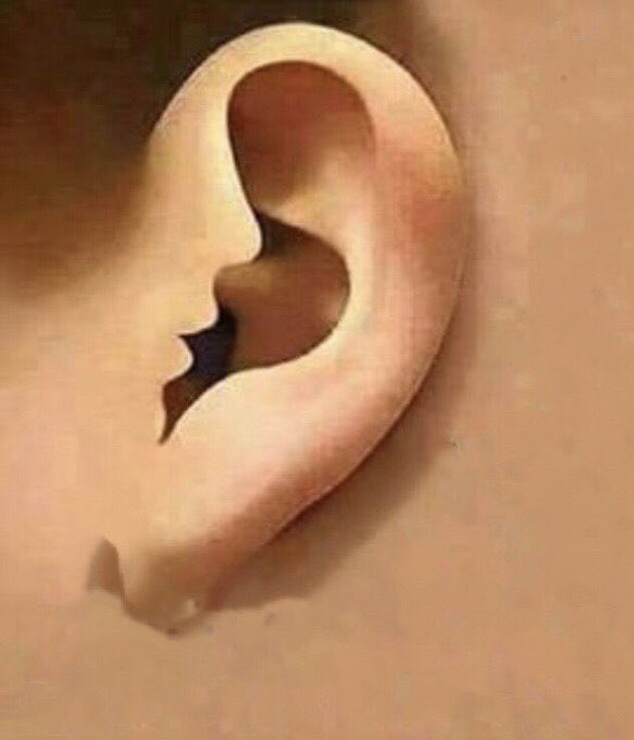 لا تكثروا من الفضفضة..
فإنكم لا تدرون متى يخون المنصتون.!!