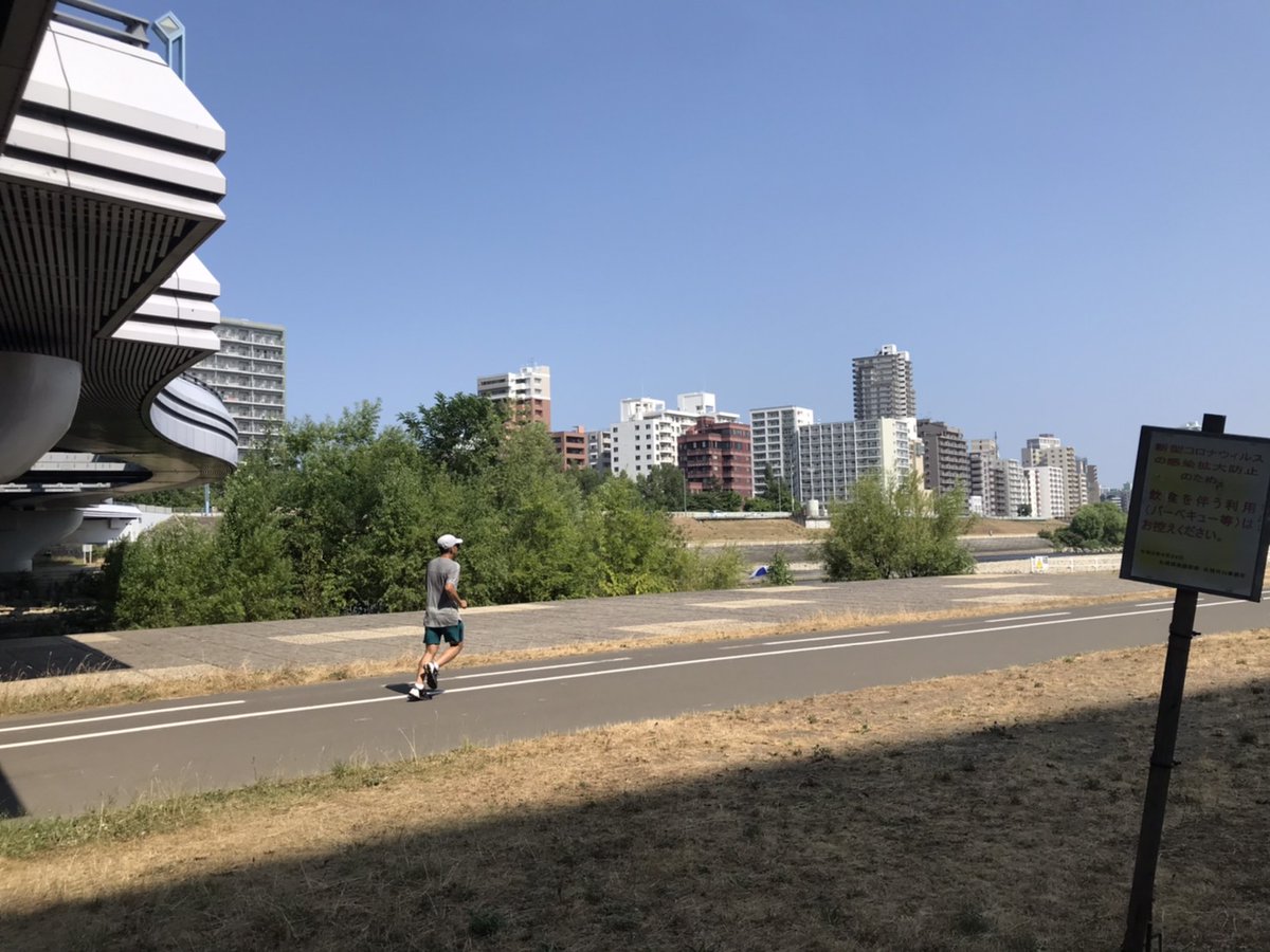 shibu_ken's tweet photo. 今日も真夏だ10kmラン終了〜
バカみたいに青空だな!(笑)
#OnCloudflyer https://t.co/0UMpknE3A1
