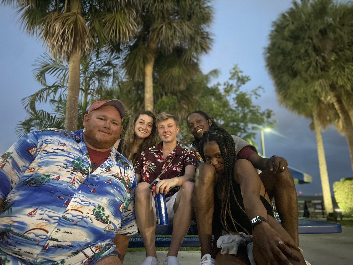 Faded_Bajan's tweet photo. Shoutout to @FortniteGame for making this happen ❤️ Love you guys for real 😭 @ShawtyMcThicc @sUpErTwEaK_ @m3dusa_ox @HamcakesDeluxe #FortniteFriends https://t.co/94ctwgHUq6
