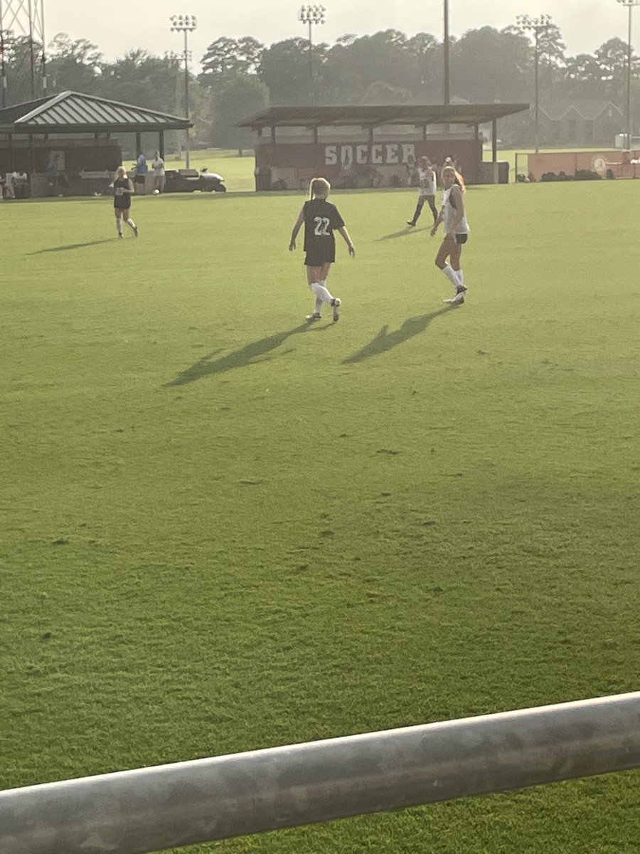 maggiepemberto2's tweet photo. Day 1 in the books! Very competitive atmosphere in the 11v11 matches, can’t wait to see what  Day 2 has to offer here at Bama! @AlabamaSoccer @05SportingStl #RollTide https://t.co/0RXzCBCsJW