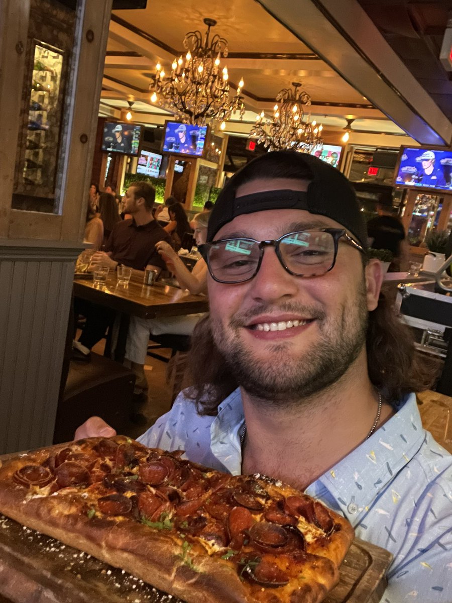 danabeers's tweet image. I am the drunkest girl at the party