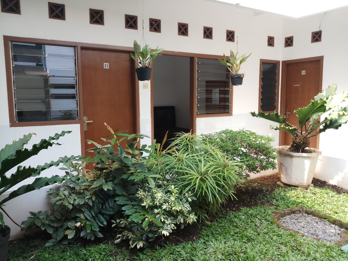 Terima kos putri - nyaman bersih aman - Jl Watugong 19 - hub 081233665200 #infokosputri #kosputrimalang