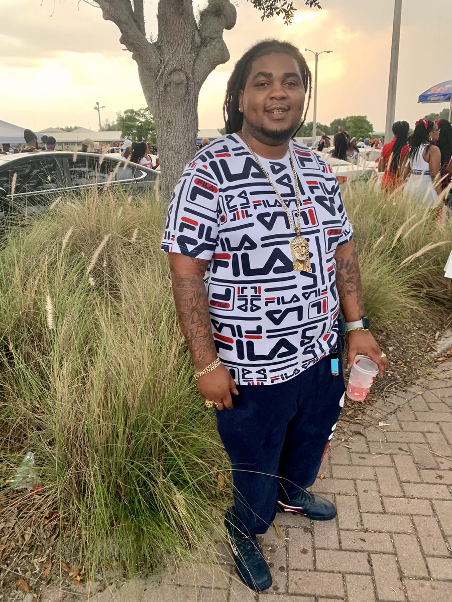 OneLegRell's tweet photo. 90’s baby @ the 90’s party🎉🤘🏽 https://t.co/JKTIQjHQdy