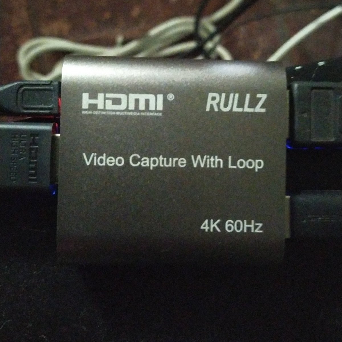 KenzoSeriesX's tweet image. Como no alcanzaba para una capturadora @elgatoES 🤷🏻‍♂️ tuvimos que optar por una ElMichi 🤣

Si van a comprar una les recomiendo que tenga loop para poder pasar la señal al PC y luego a un monitor o TV de salida 😉👌(no todas lo tienen)
#Streaming #Capturadora #PlasticosoChinoso