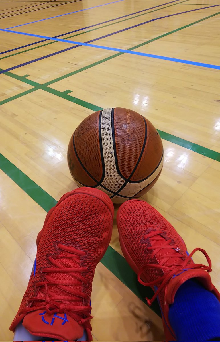 ysmsengoku's tweet photo. 木曜の22日に引き続き昨日(土曜の24日)もリハビリがてらシューティングとドリブルワークのバスケ🏀。
自分含め3人😅…話しながら、1対1は出来ないのでパス出し。
#HD2017
#日々前進 https://t.co/yGP2cer24e