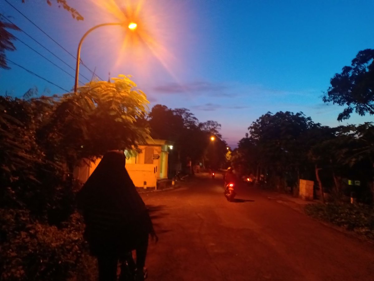 sweethoney765's tweet photo. 🌄 Morning sky 🌄
Pagi siang dan malam dengan warna langit yang berbeda tidak mengubah rasa sayang ku pada kalian
#FlyToTheSkyWithGFRIEND
#BuddySelcaDay #GFRIEND #여자친구 https://t.co/9X3ITlFEQR