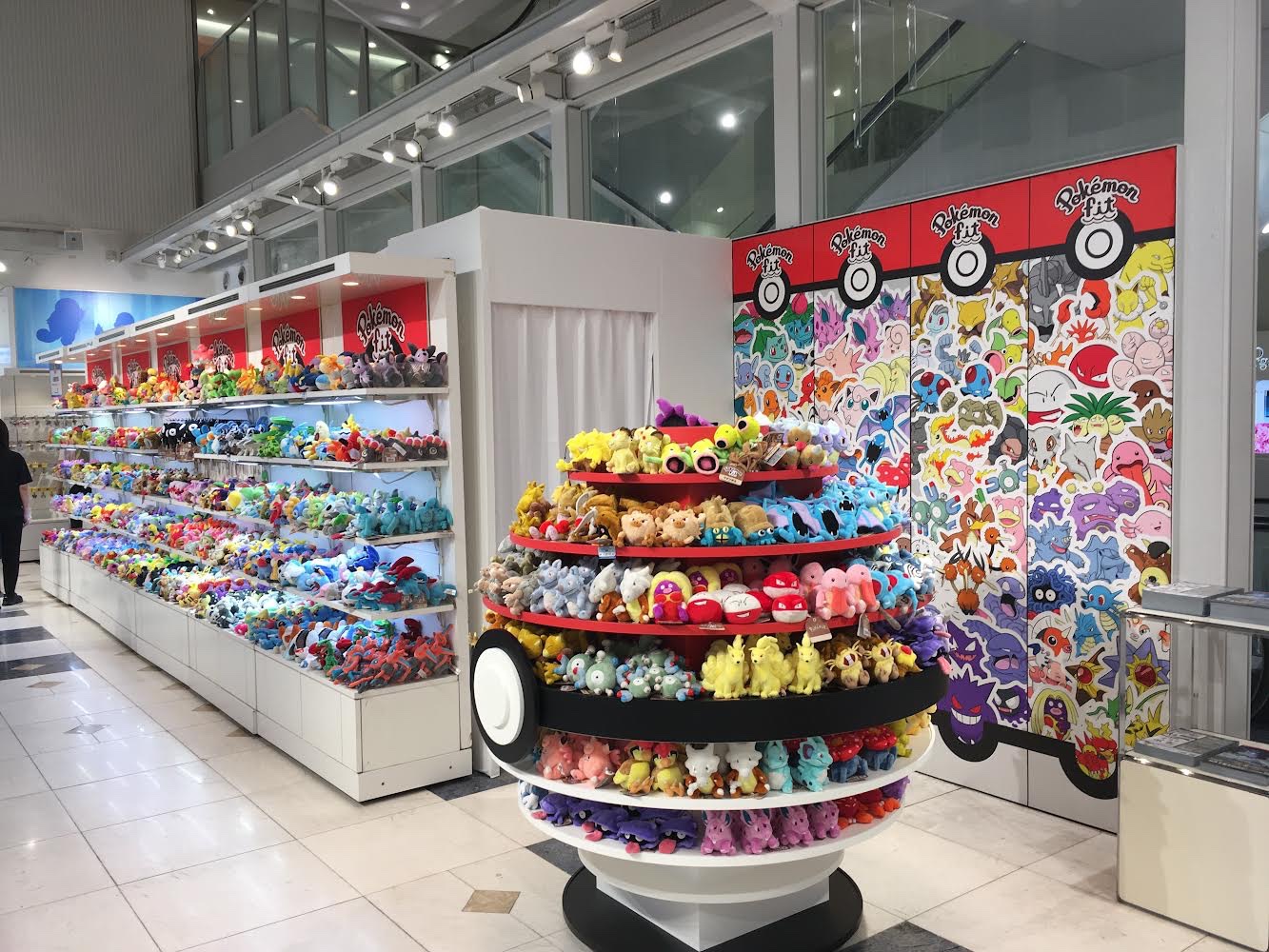 公式 Pokemon Colors Pokemon Colors ポケモンと楽しむ 体験型企画展 松屋銀座にて開催中 Pokemon Colors 開催にあわせて ポケモンセンター出張所が8月3日 火 までの期間限定で銀座に初出店 手のひらサイズ Pokemon Fit から等身大サイズまでの