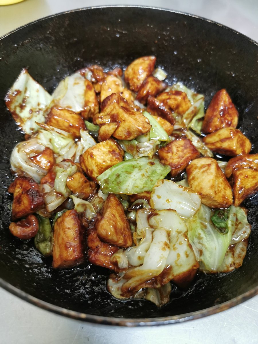 イモータル鈴木 ヴァンダル鶏胸肉とファントムキャベツの味噌マヨ炒め