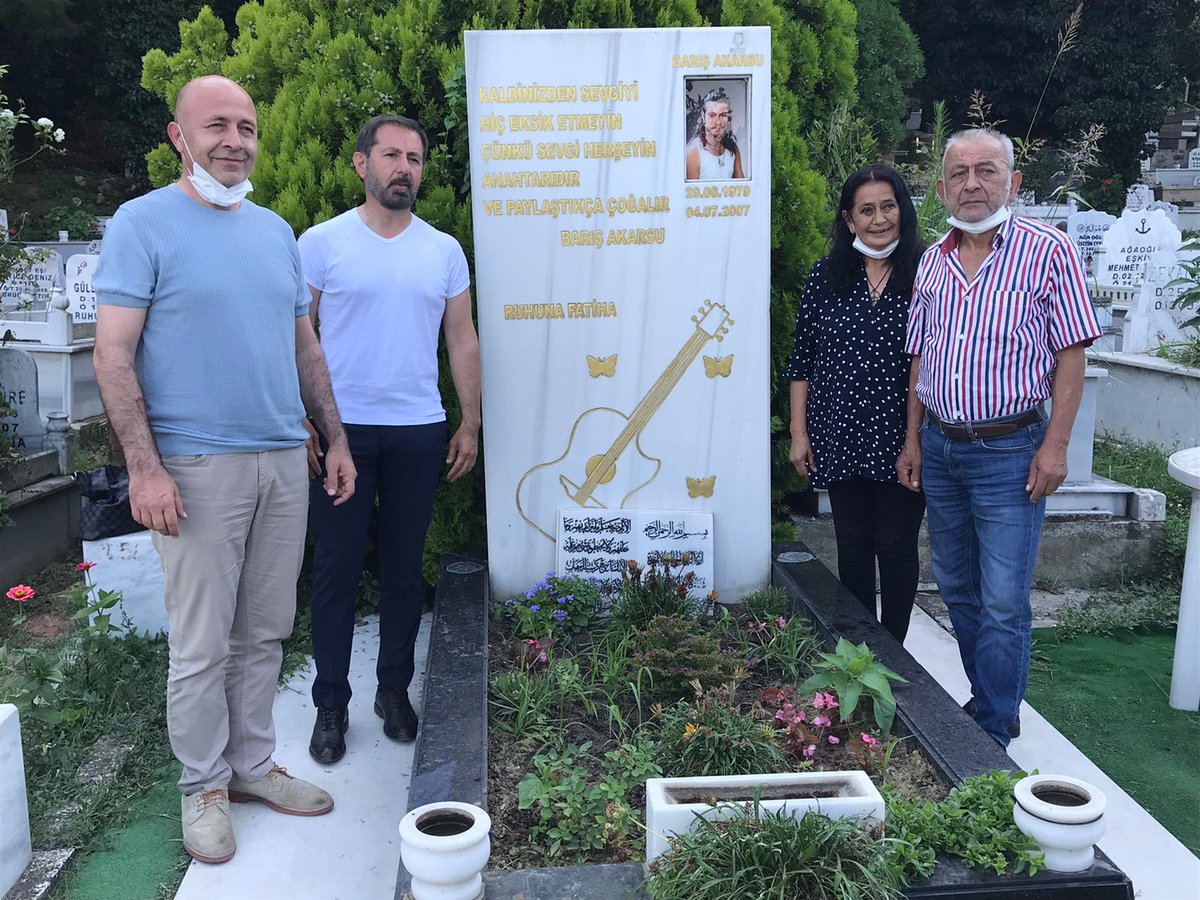 Bugün günlerden Barış Akarsu..

Memleketi Amasra'da annesi ve babası  Hatice Akarsu, Selahattin Akarsu ve <a href="/AmasraChpRecai/">Recai ÇAKIR</a> yayın öncesi mezarını ziyaret ettik.. 

Görkemli Hatıralar hüzün ve özlemle başlıyor.. 

Buyurun duygularınızı yazın..  

<a href="/halktvcomtr/">Halk TV</a>
#görkemlihatıralar