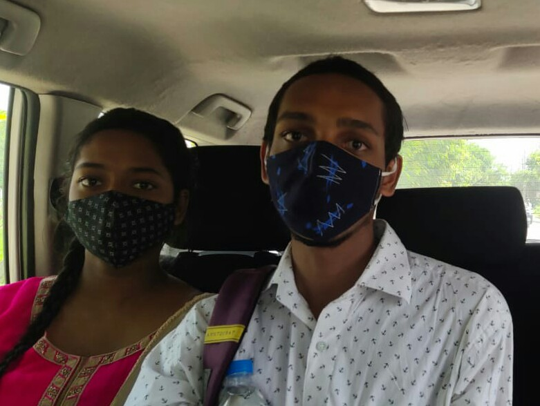 MalkajgiriCop's tweet photo. #HelpingHands
Today RI Sri. Nagamallu of @LbnagarTrPS dropped an exam student with her parent within 10 minutes at Residential Degree College, #Munaganuru  who mistakenly got down the bus at #LBNagar instead of #Hayathnagar. They felt very happy and thanked #RachakondaPolice. https://t.co/snDTnMQfHb