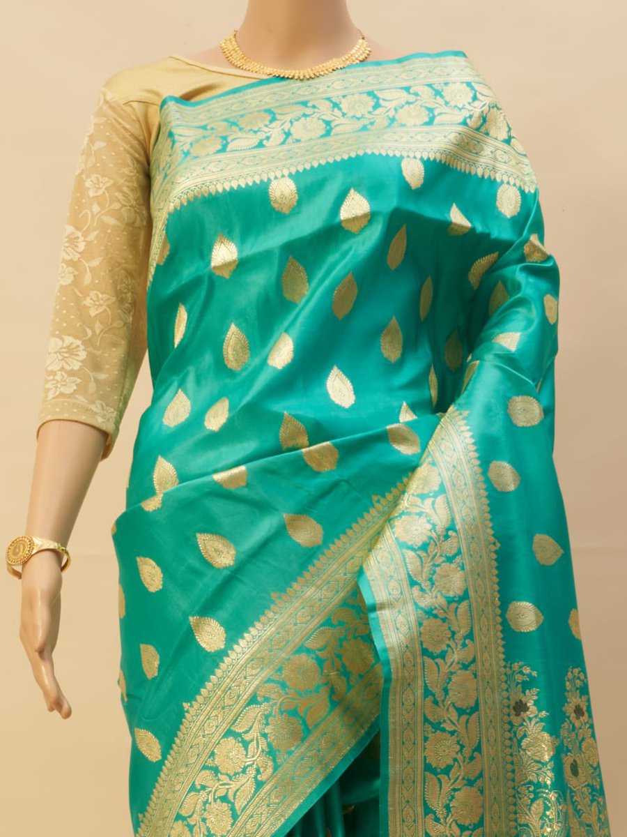 dhakeswari's tweet photo. https://t.co/0OyQNkbaYD

#passion #green #puresilk #banarasisaree 
#saree https://t.co/P1KSkEr5N7