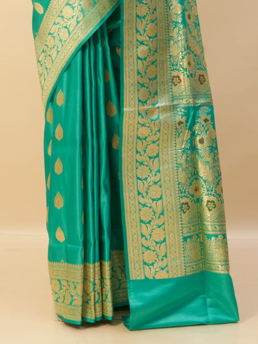 dhakeswari's tweet photo. https://t.co/0OyQNkbaYD

#passion #green #puresilk #banarasisaree 
#saree https://t.co/P1KSkEr5N7