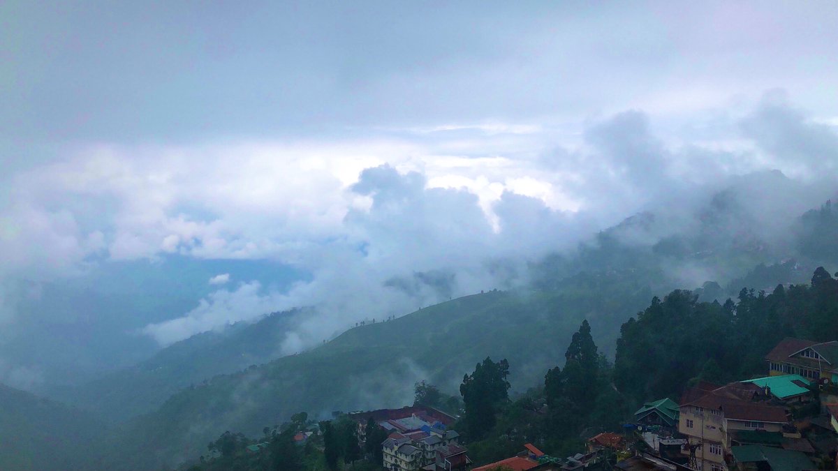 29_ruchibhatia's tweet photo. Of beautiful hills, the lush green valley and the wet monsoons.. #lastoneweek https://t.co/RIcDUUkVgd