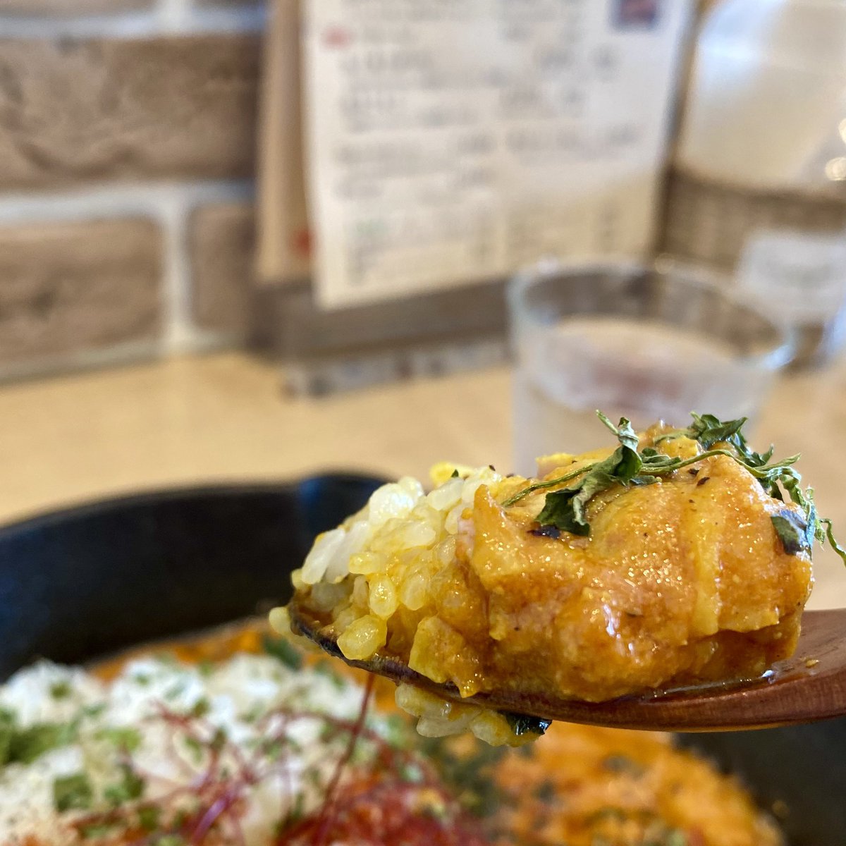 cocoyoshino_jp's tweet photo. 今日は大淀町のカフェ「Crosspot」さんのスパイシーカレーで暑気払い。
丁寧に作られたお食事は美味しくて、自家焙煎のコーヒーを食後に、ふぁ〜っという気持ちになりました。連休終わりかぁ…
#crosspot #カフェ #カレー #コーヒー #吉野 https://t.co/dybP25HacC