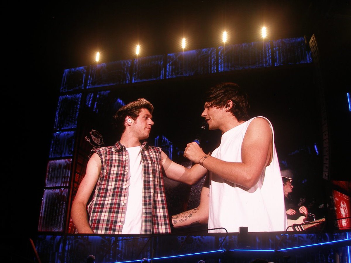 hlnlzdaily's tweet image. 📲| 1D 2014!