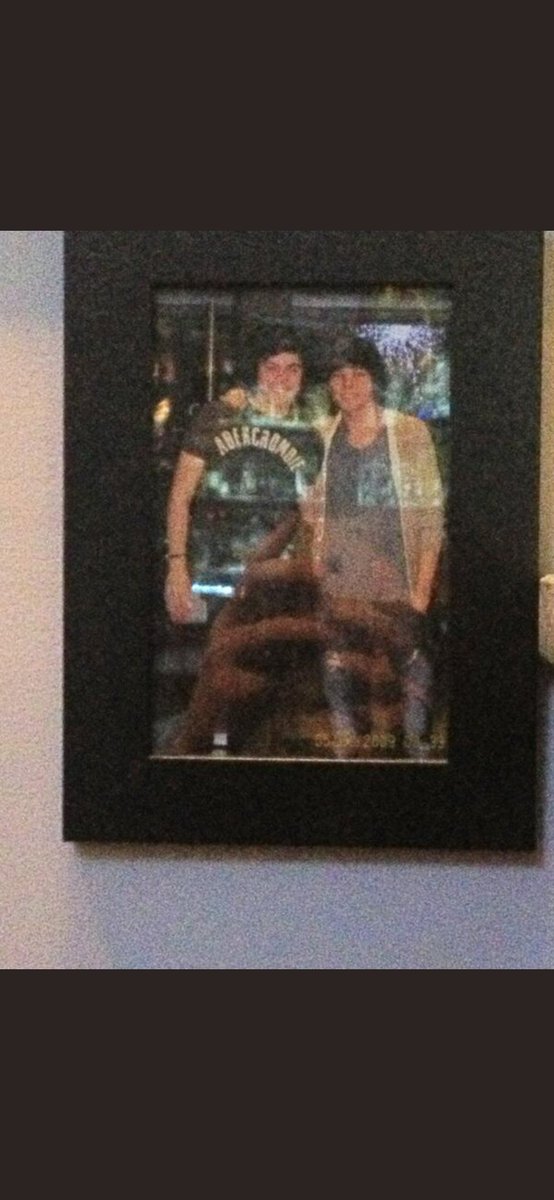 _fallingforlou_'s tweet image. Si dice che questa sia una foto di Louis e Harry nel 2009, cioè prima di x-factor. Non so se sia vero. Non ho mai creduto nel destino, ma questi due mi ci fanno credere sul serio
#LouisTomlinson #HarryStyles #11YearsOf1D #LarryStylinson